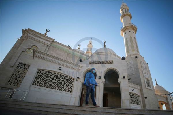 تعقيم عشرات المساجد في غزة عشية إعادة فتحها أمام المصلين