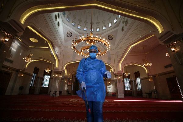 تعقيم عشرات المساجد في غزة عشية إعادة فتحها أمام المصلين