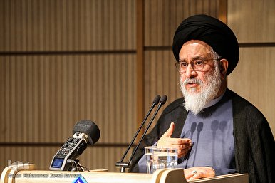 أكاديمي إیراني: سورة الرحمن تصوّر إنعکاس الرحمة الإلهیة في الکون