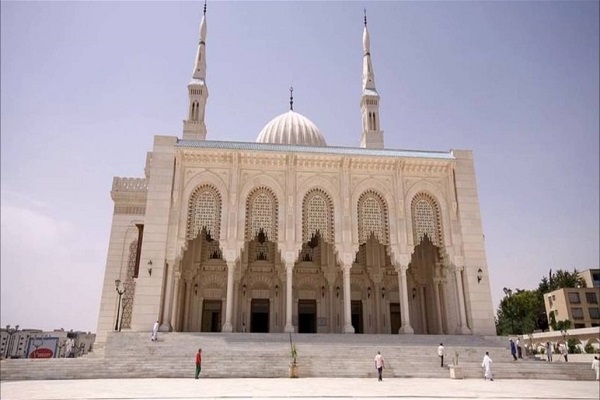 فتوى تحرم ارتياد المصابين بكورونا المساجد والأماكن العامة