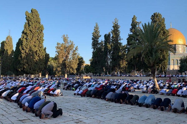 بالصور...آلاف المصلين أدوا صلاة عيد الأضحى بالأقصى