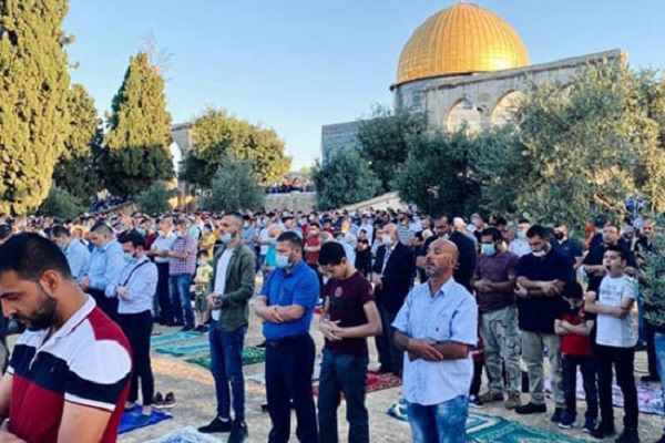 بالصور...آلاف المصلين أدوا صلاة عيد الأضحى بالأقصى