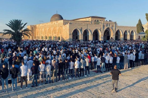 بالصور...آلاف المصلين أدوا صلاة عيد الأضحى بالأقصى