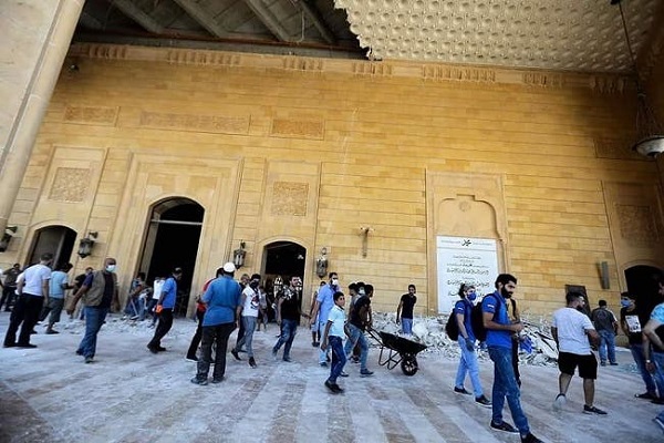 بالفيديو... لبنانيون ينظفون مسجد 