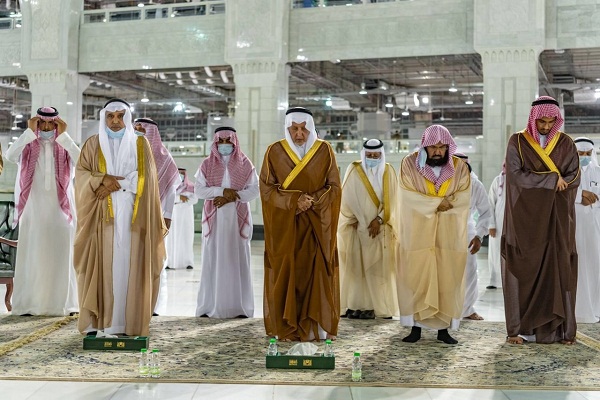 بالصور...غسل الكعبة المشرفة وسط إجراءات مشددة في ظل كورونا