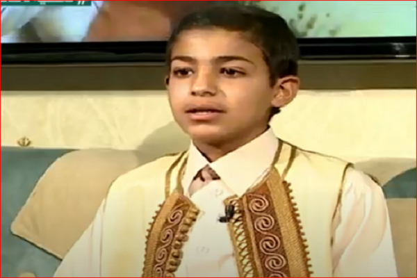 بالفيديو...مراهق ليبي يبكي عند ترتيل القرآن خشوعاً وتأثراً صدقاً