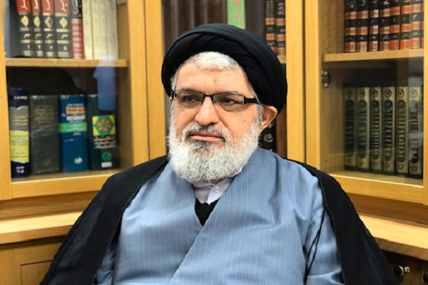 رئیس المرکز الإسلامي في إنجلترا یبارك عید المیلاد