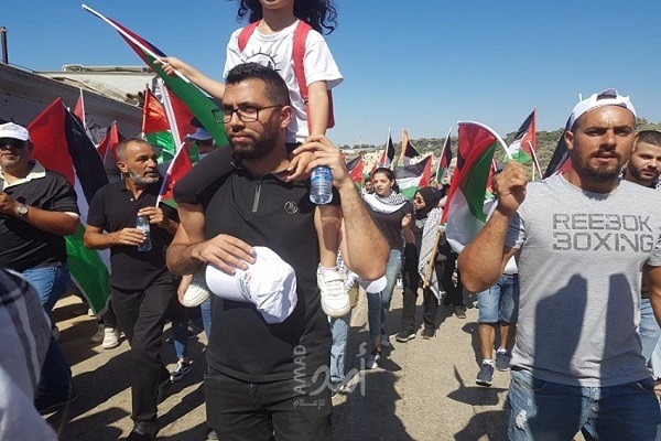 بالصور والفيديو...مسيرة أعلام فلسطينية في مدينة أم الفحم