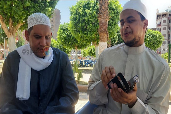 مصر: رجلان كفيفان يقلدان مشاهير قراء القرآن + فيديو