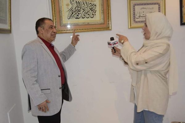 بالصور..حكاية دكتور عظام كتب القرآن بخط يده في 3 سنوات بمصر