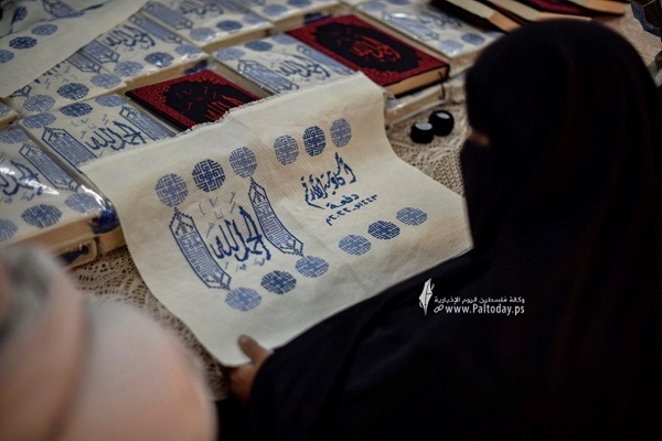 بالصور...أغلفة المصاحف المُطرزة بالتراث الفلسطيني.. رسالة من غزة إلى العالم