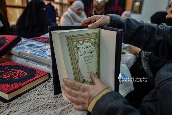 بالصور...أغلفة المصاحف المُطرزة بالتراث الفلسطيني.. رسالة من غزة إلى العالم