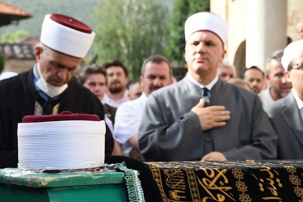 رجل واحد یخرج أجیال من حفاظ القرآن الکریم فی مقدونیا