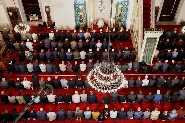 مساجد إسطنبول تحيي ذكرى المولد النبوي الشريف + صور