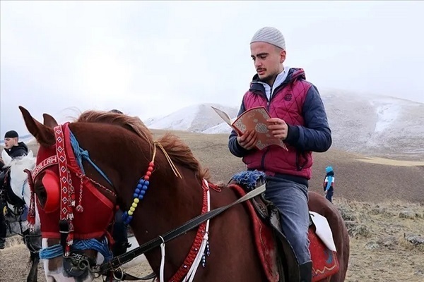 ألف ختمة قرآن وتتويج على الخيل..تقليد بولاية تركية منذ 500 عام + صور
