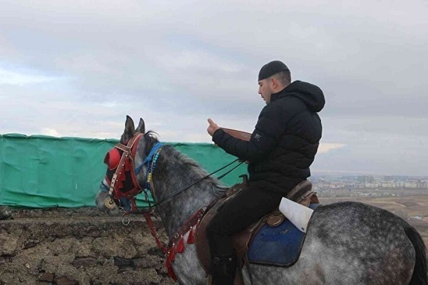 ألف ختمة قرآن وتتويج على الخيل..تقليد بولاية تركية منذ 500 عام + صور