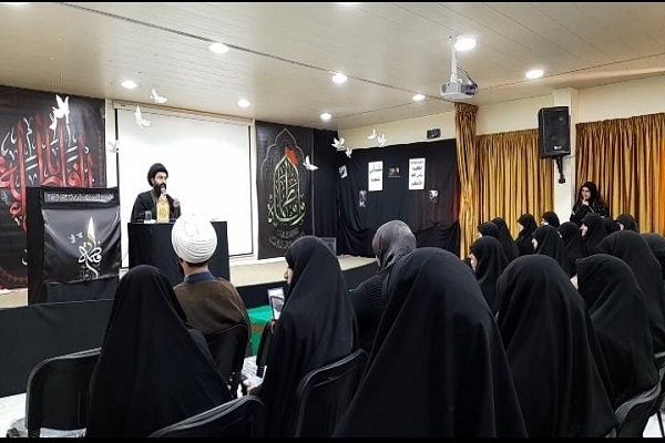 لبنان: معهد السيدة سمية(رض) يقيم محاضرة قرآنية بعنوان