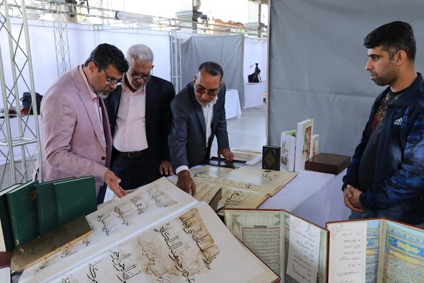 اليوم...ختام معرض مخصص لعرض نسخ نادرة من القرآن في كربلاء