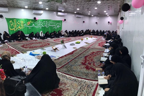 العراق: أكثر من 1225 مشتركةً ينهلن قرآنيّاً من محافل مدارس الكفيل + صور