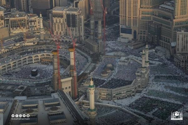بالصور...ثلاثة ملايين مصلٍ يشهدون ختم القرآن بالحرم المكي