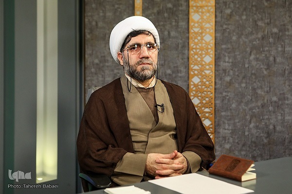 مركزية الإیمان في التواصل مع الناس