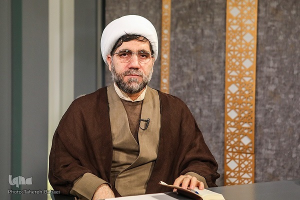 القرآن نزل لهداية الإنسان وتصحیح مساره