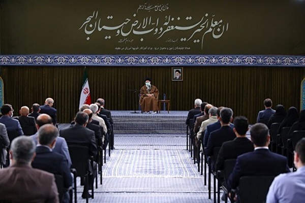 قائد الثورة: التلامذة هم بناة الحضارة الاسلامية الحديثة