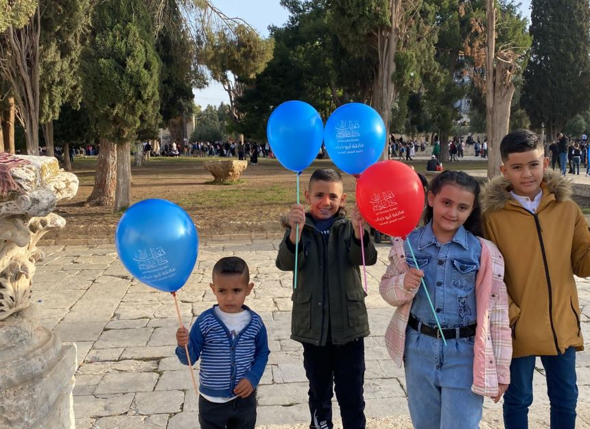 بالصور...نحو 200 ألف أدّوا صلاة عيد الفطر في المسجد الأقصى