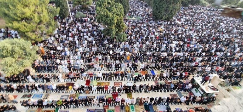 بالصور...نحو 200 ألف أدّوا صلاة عيد الفطر في المسجد الأقصى
