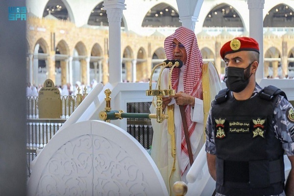 أداء صلاة عيد الفطر في الحرم المكي والمسجد النبوي + صور