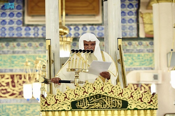 أداء صلاة عيد الفطر في الحرم المكي والمسجد النبوي + صور