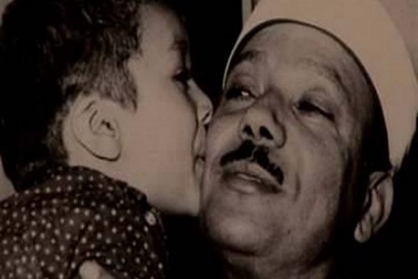 نجل الشیخ عبدالباسط يروي ذكرياته مع والده..صاحب الحنجرة الذهبية كان يقرأ القرآن بقلبه