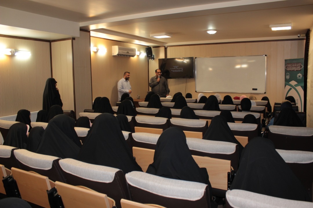 بالصور.. العتبة الحسينية تطلق الدورة القرآنية الصيفية لطلبة المدارس في قم 