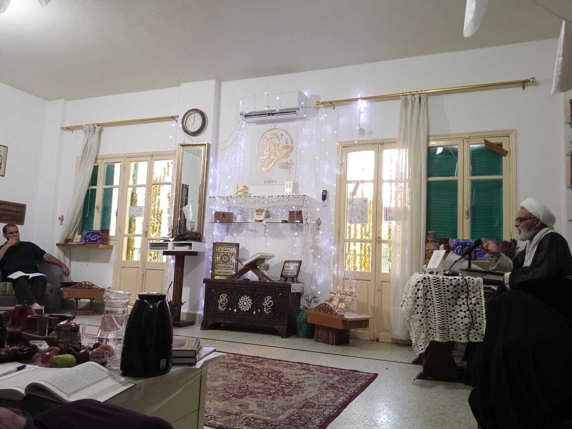 إقامة محاضرة بعنوان 