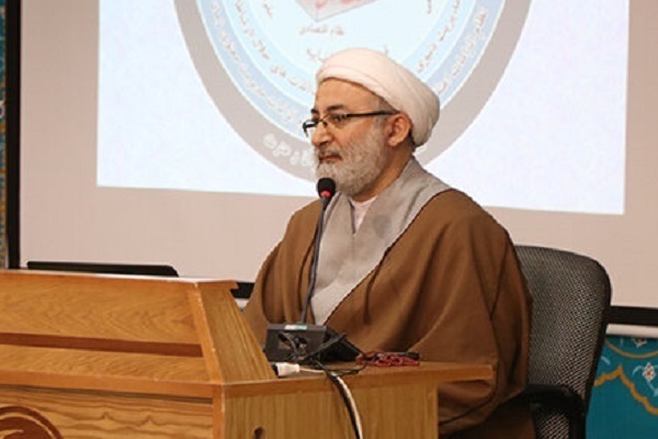 أکادیمي إیراني یشرح أصول الإستنباط القرآني
