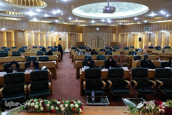 إعلان أسماء الفائزات في مسابقة قرآنية لطالبات الجامعات الإیرانية والعراقية