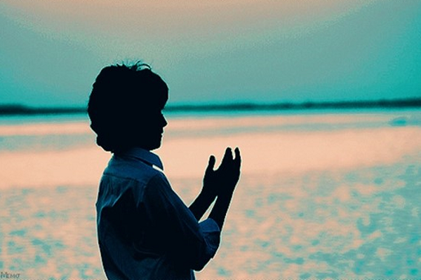ما هي فوائد الحمد لله سبحانه وتعالى؟