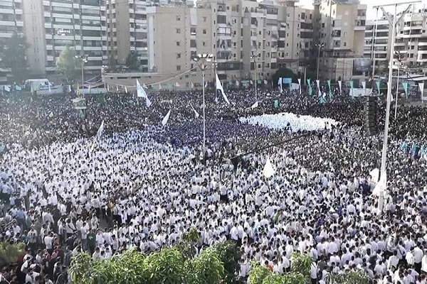 بالصور والفيديو...ألوف مهدويّة تؤدي التحية للإمام الزمان(عج) من بيروت