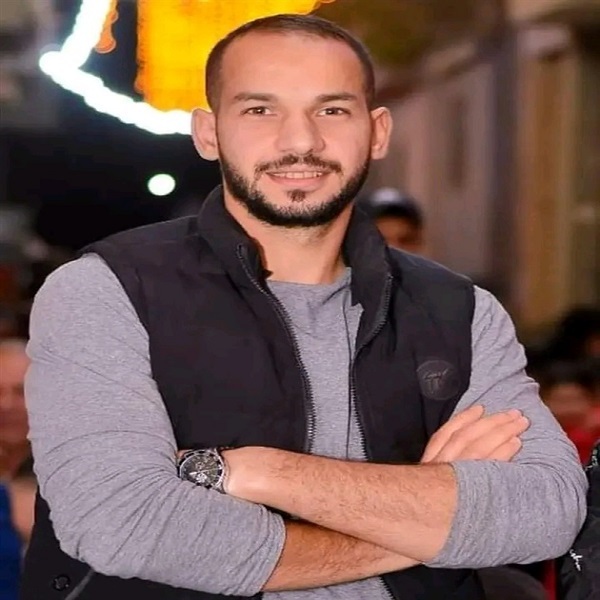 خلال 12 شهراً.. شاب مصري يتمكن من كتابة القرآن كاملاً بخط يده