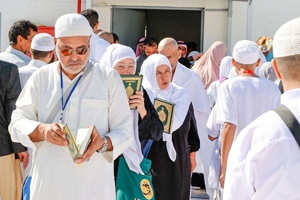 تخصيص مواقع لتوزيع نسخ القرآن داخل المسجد الحرام