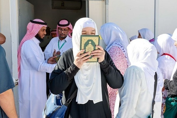 تخصيص مواقع لتوزيع نسخ القرآن داخل المسجد الحرام