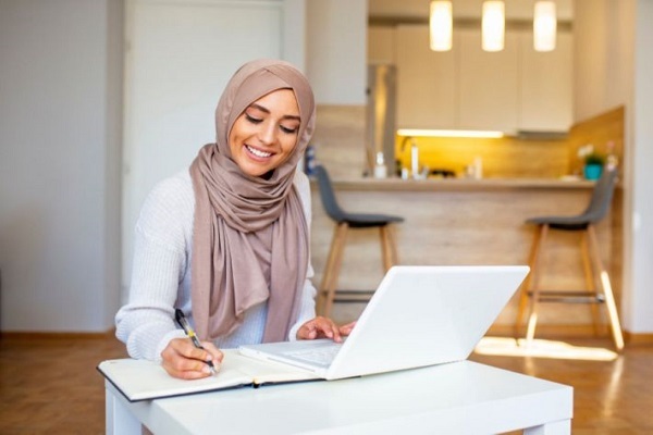 الحلّ القرآني لقضیة المرأة في المجتمع