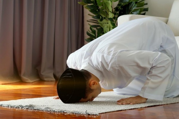 علاقة الصلاة بالنيّة والصدق