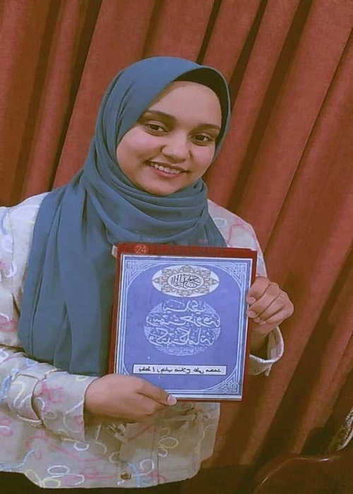 فتاة مصرية حفظت القرآن كاملاً في عام ونصف وكتبته بخطّها في 3 أشهر + صور
