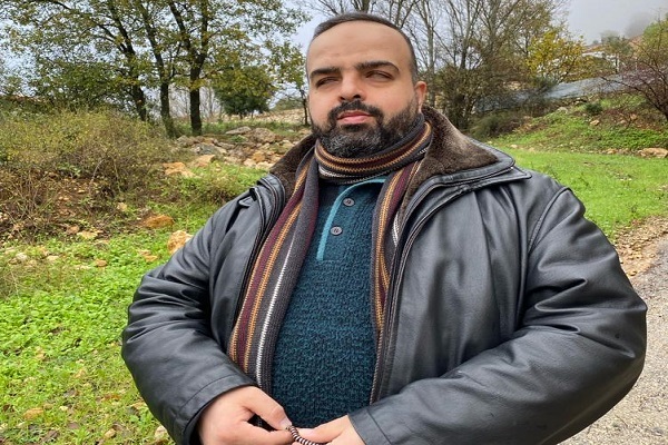 يجب على القارئ والحافظ للقرآن أن يطبّق کلام الله في أفعاله