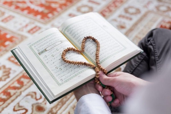 مفارقات في الأيديولوجيا وسياسة المحاور من منظور قرآني