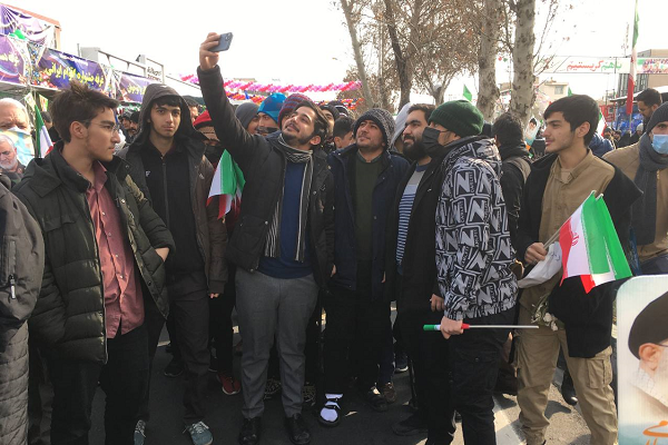 أبناء الشعب الايراني يجددون العهد والولاء لمبادئ الثورة الاسلامية + صور و فيديو