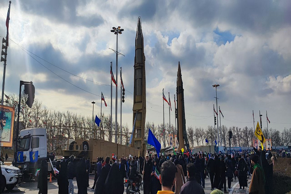 أبناء الشعب الايراني يجددون العهد والولاء لمبادئ الثورة الاسلامية + صور و فيديو