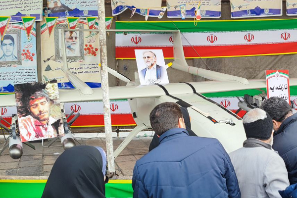 أبناء الشعب الايراني يجددون العهد والولاء لمبادئ الثورة الاسلامية + صور و فيديو