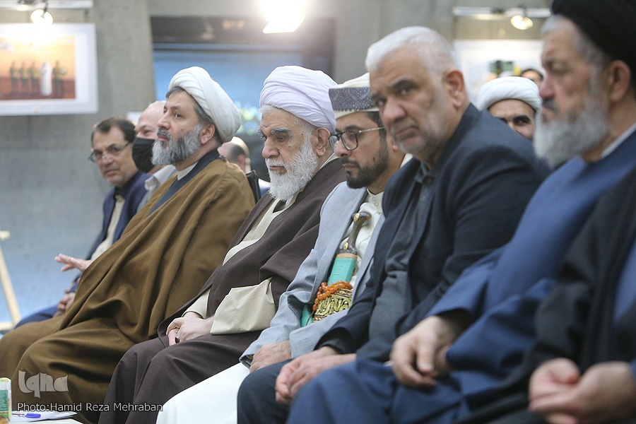 الفن الملتزم يجب أن يخدم القضايا الأساسية للعالم الإسلامي/ الفن هو أحد الطرق الفعالة لمواجهة إسرائيل الفن الملتزم يجب أن يخدم القضايا الأساسية للعالم الإسلامي/ الفن هو أحد الطرق الفعالة لمواجهة إسرائيل